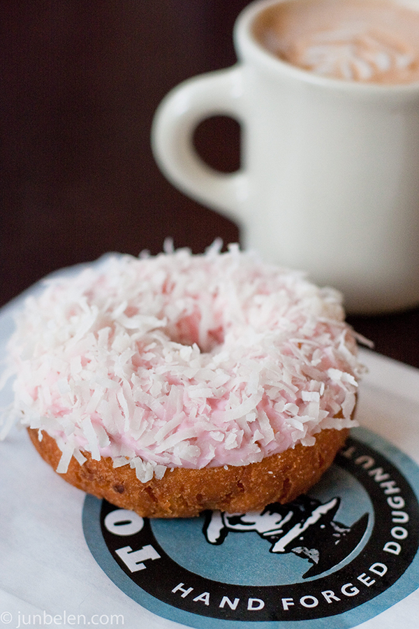 Top Pot Bavarian Crème Doughnut and an Ovaltine Latte | Junblog top pot toledo